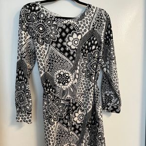 Black and white 3/4 sleeve dress